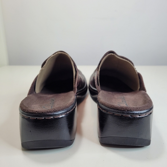 Clarks Brown Leather Stitched Mules Slip On Comfort Shoes Size Womens 8 - Picture 5 of 8